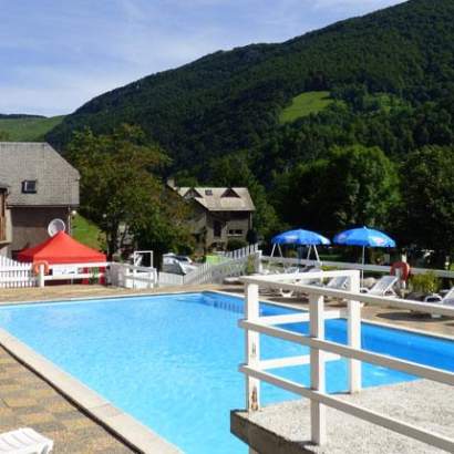 piscine couverte chauffee camping oree des monts bagneres de bigorre leisure activities at la séoube campsite near bagnères de bigorre occitanie