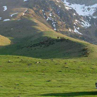 paysage montagne voiture du haut adour bagneres de bigorre camping aux portes de la vallée du haut adour occitanie